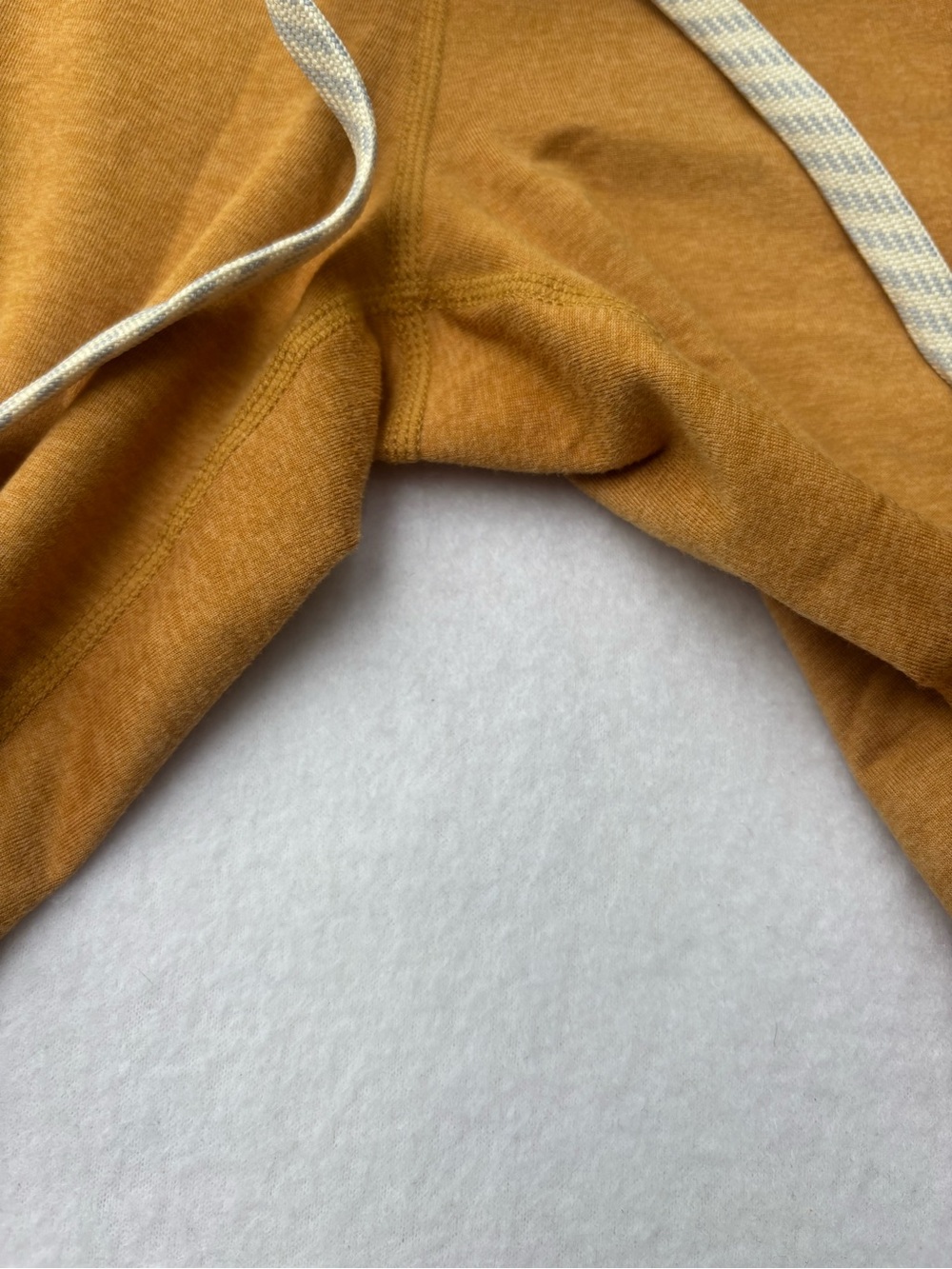 Vuori HALO Performance Joggers Mustard Flax Heather Drawstring - Picture 5 of 11